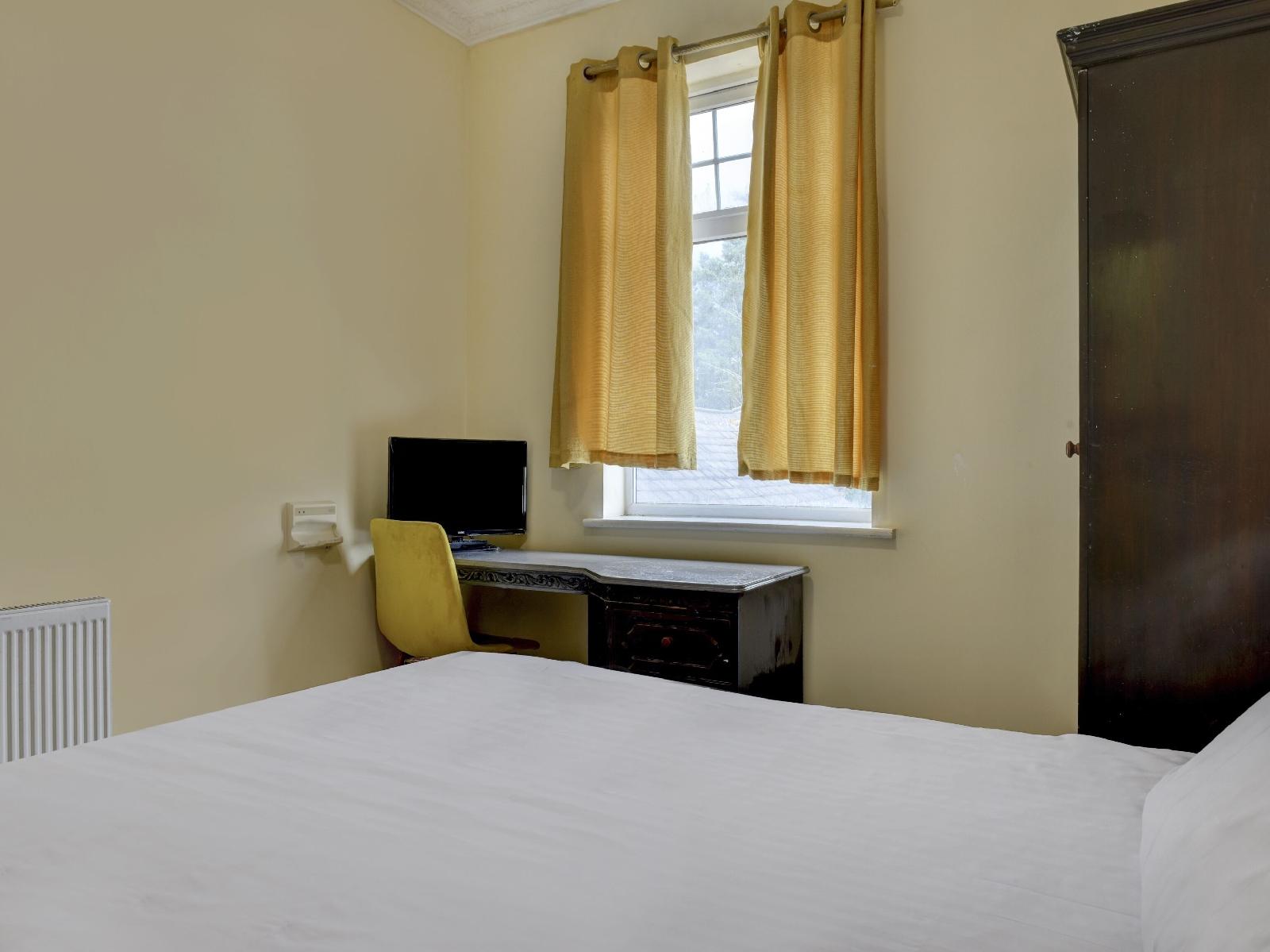 Empire Hotel