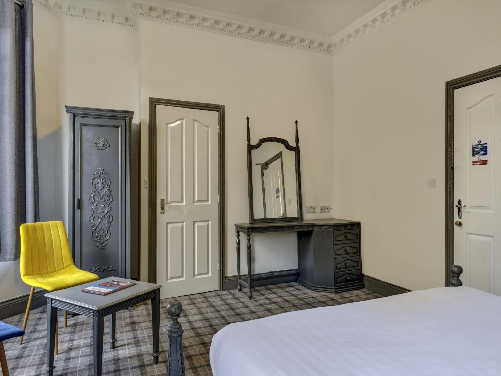 Empire Hotel