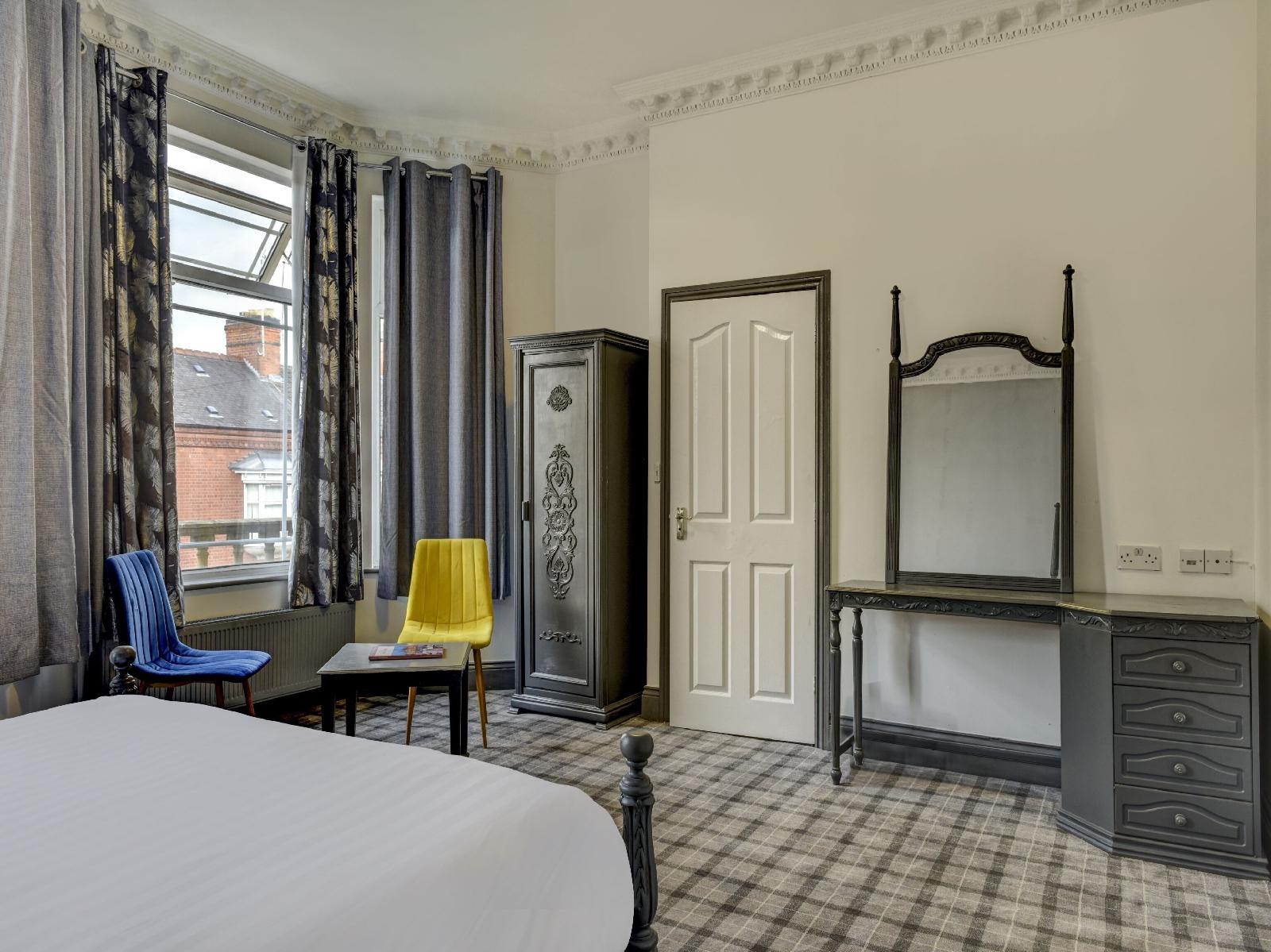 Empire Hotel