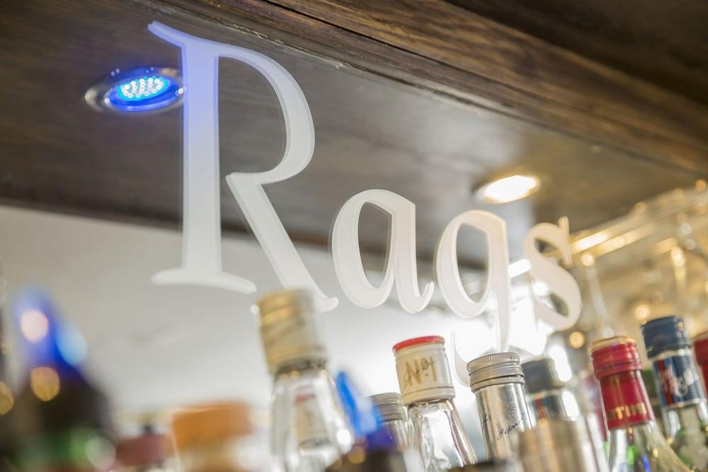 Rags Hotel Bar & Restaurant