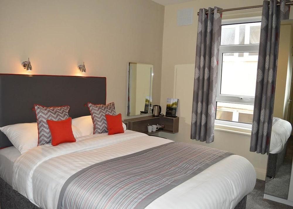 Carlton Hotel