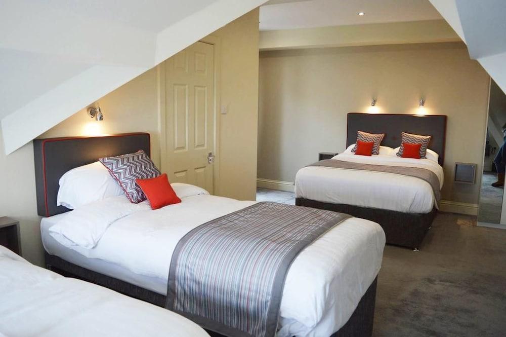 Carlton Hotel