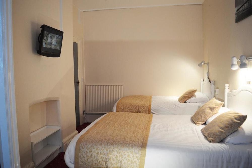 Carlton Hotel