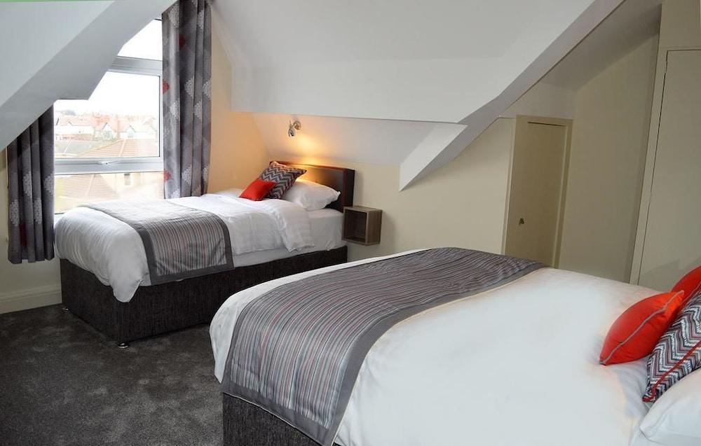 Carlton Hotel