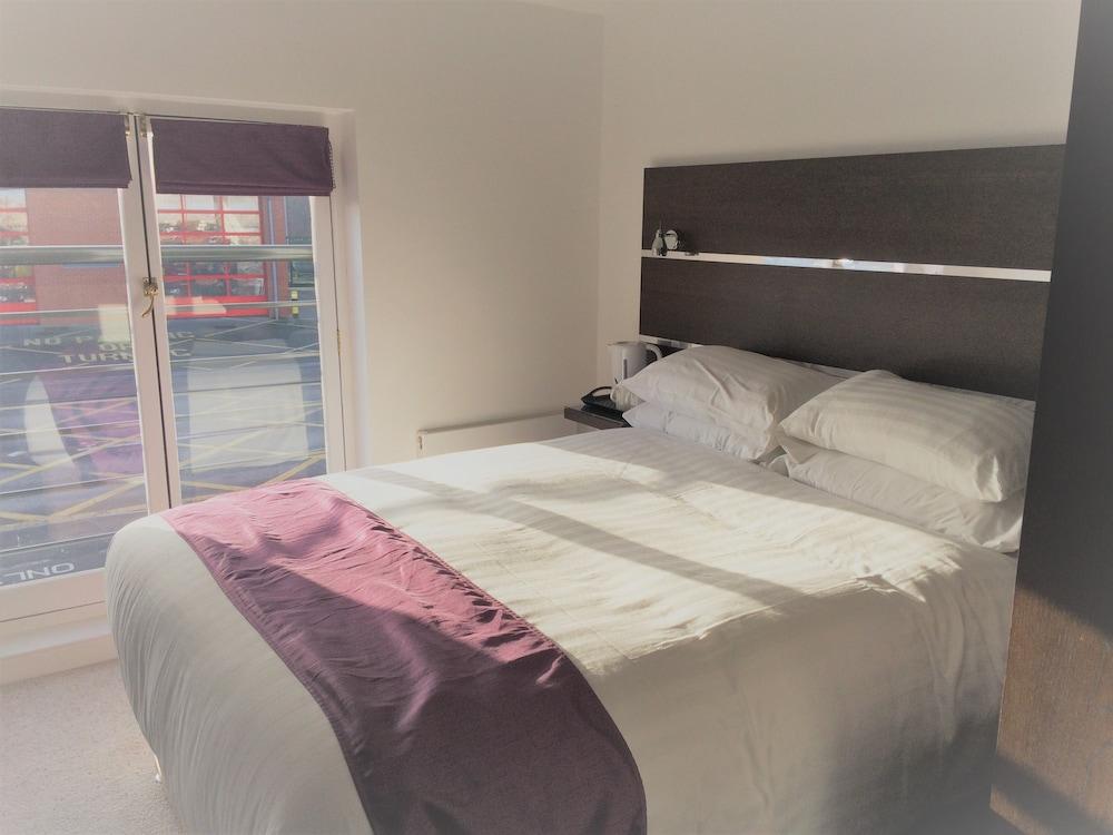 Kings Park Hotel