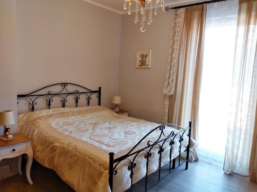B&B Elena