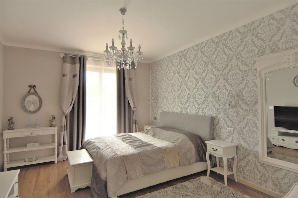 B&B Elena