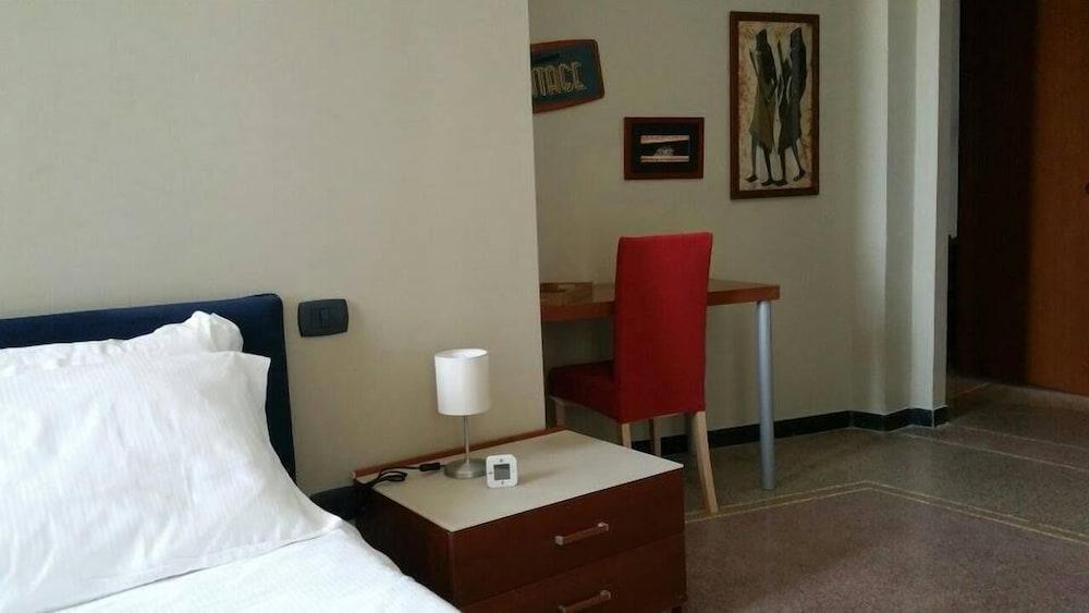 Luna Rooms