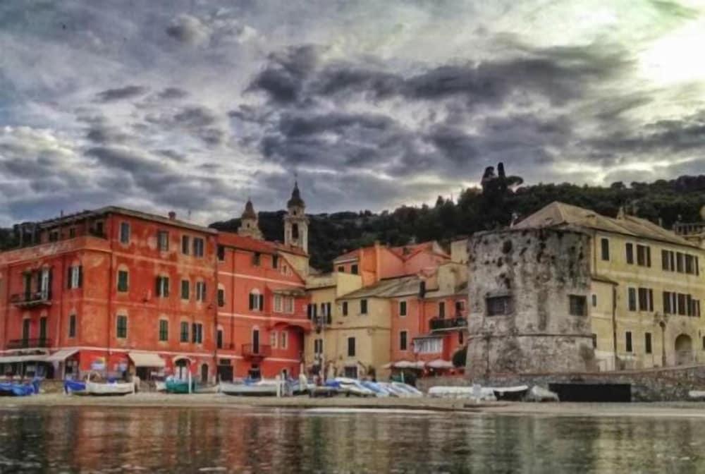 Hotel Tritone