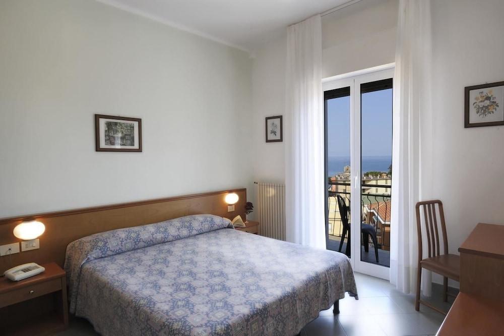 Hotel Tritone