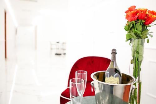 Hemi Luxury Suites