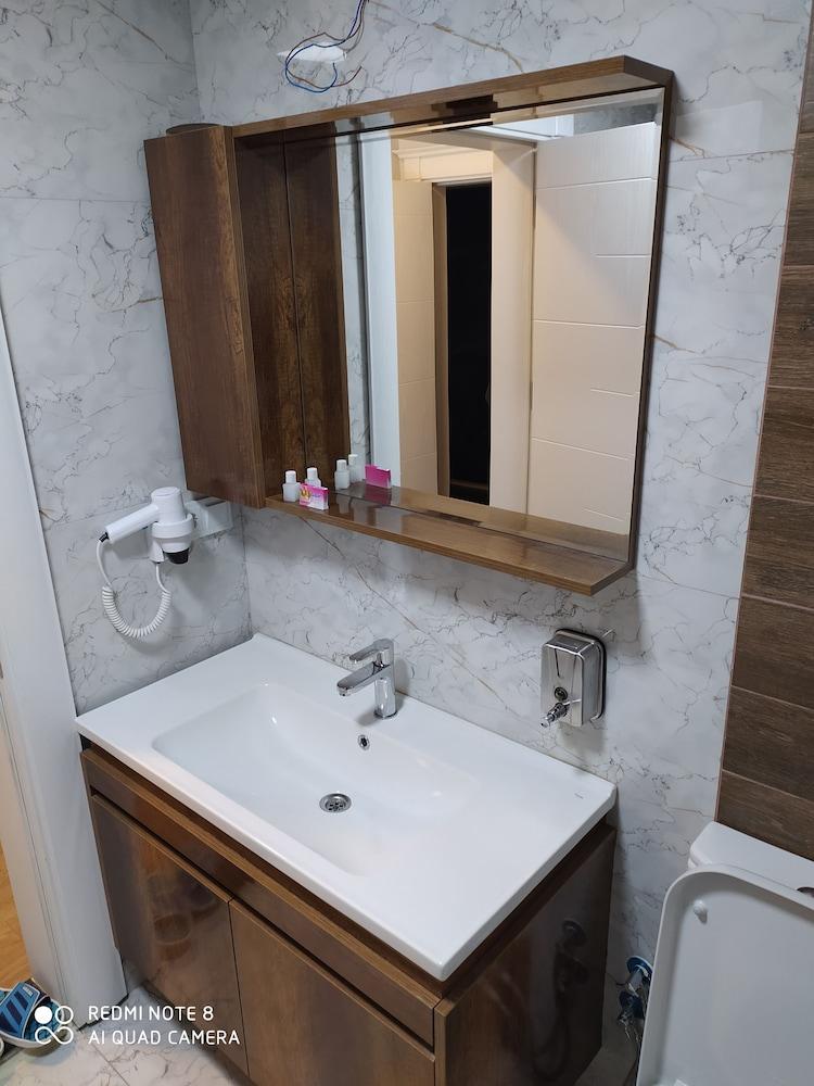 Akdeniz Van Otel