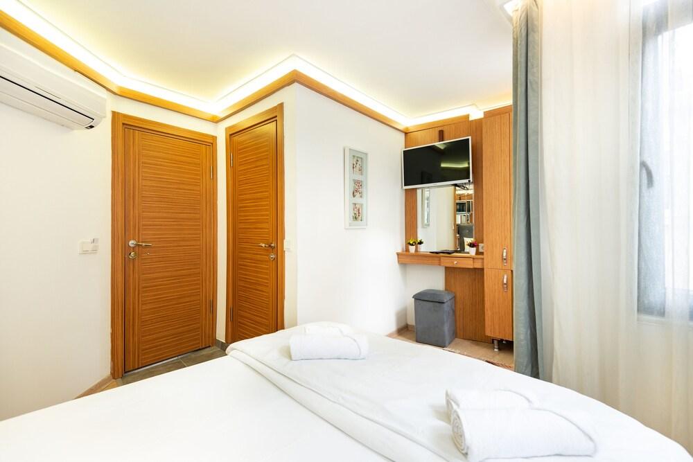 Seven Rooms Oldcity Hotel