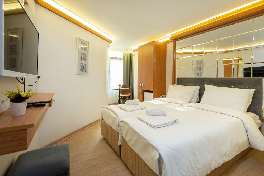 Seven Rooms Oldcity Hotel