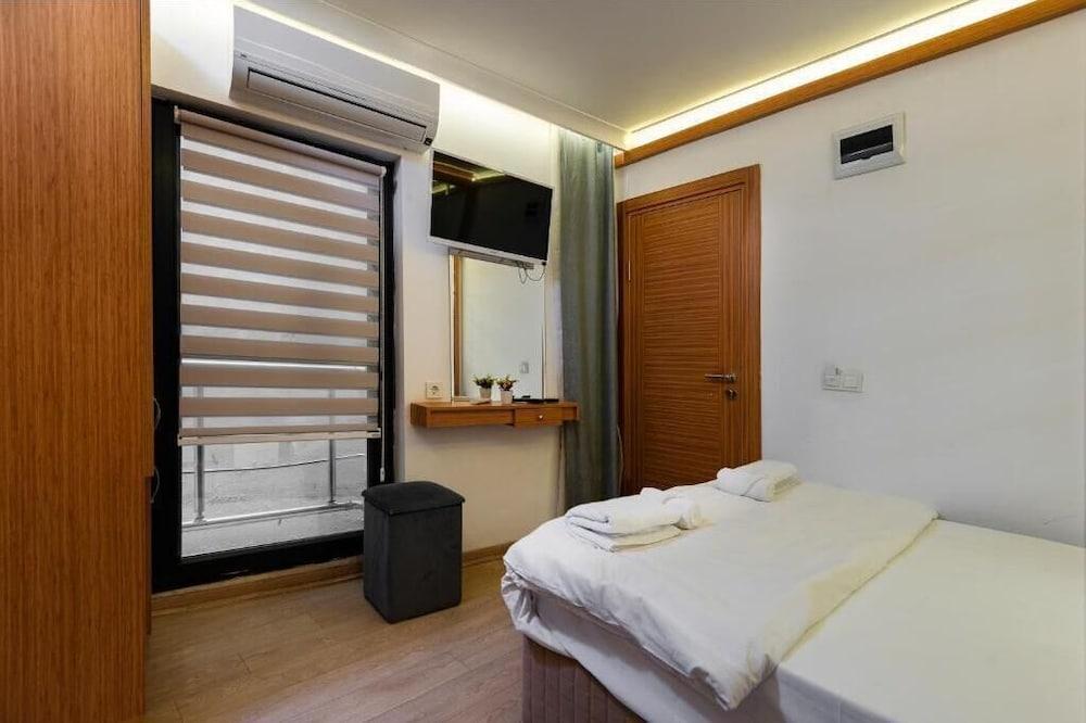Seven Rooms Oldcity Hotel