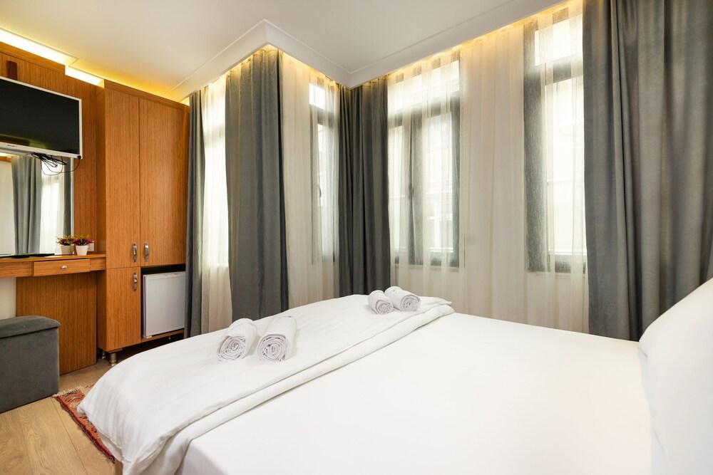 Seven Rooms Oldcity Hotel