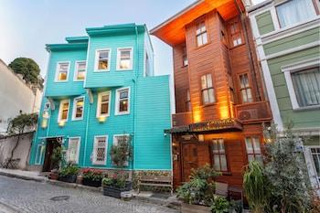 Wonder Wood Hotel