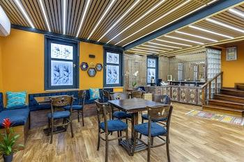 Wonder Wood Hotel