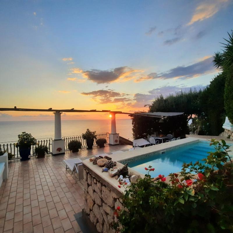 Villa Blue Grotto Bay