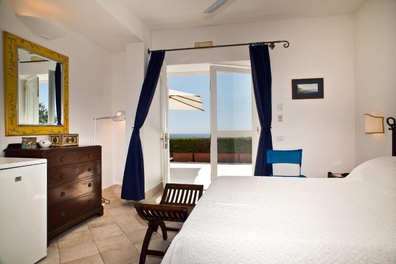 Villa Blue Grotto Bay