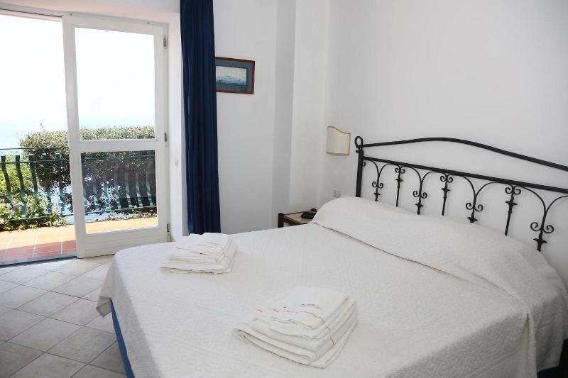 Villa Blue Grotto Bay
