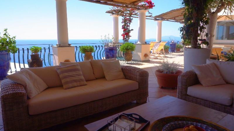 Villa Blue Grotto Bay