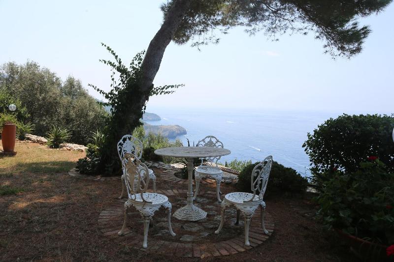 Villa Blue Grotto Bay