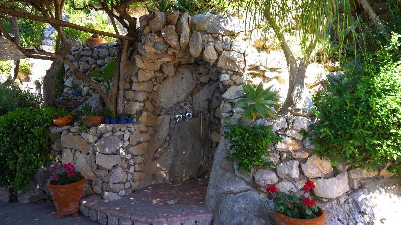 Villa Blue Grotto Bay