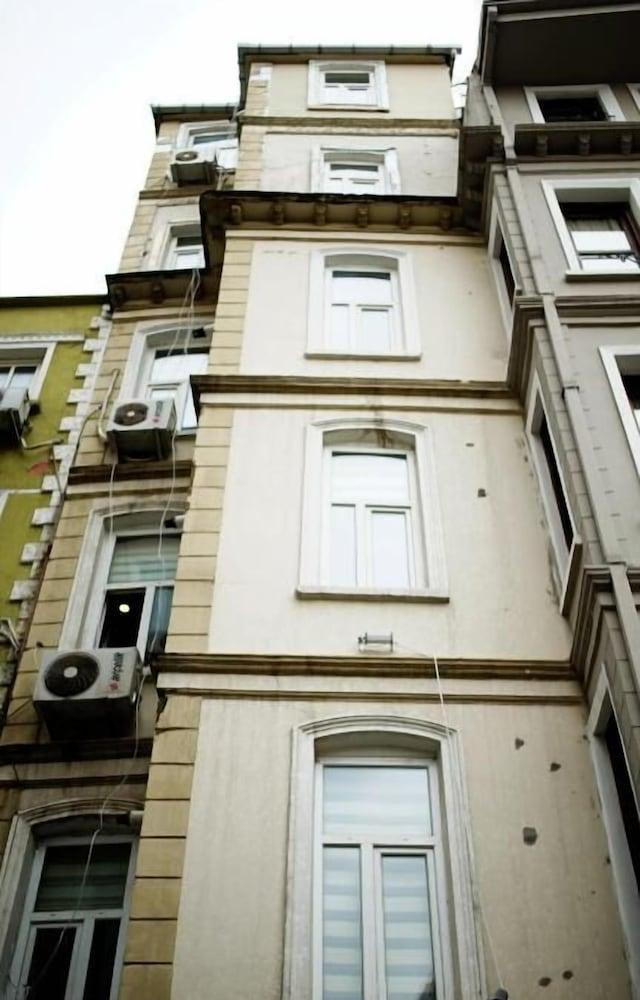 White Apart Hotel