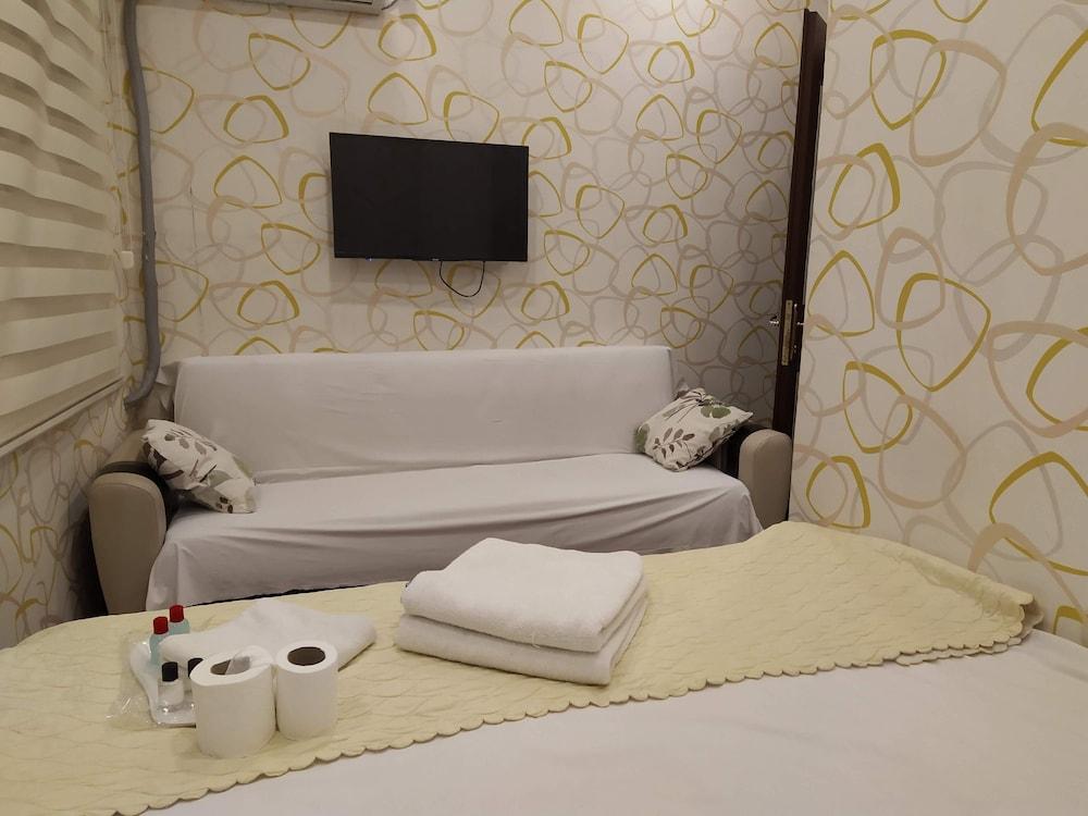 White Apart Hotel