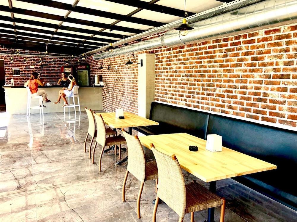 Victoria Hotel and Lounge