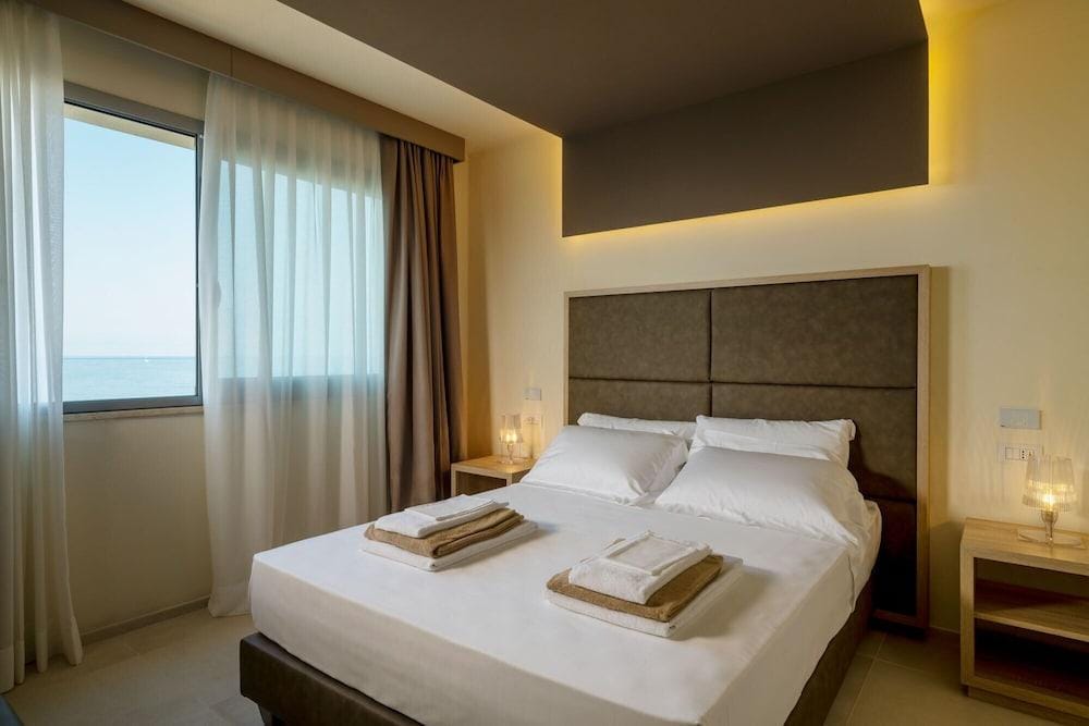 Palace Lido Hotel & Suites