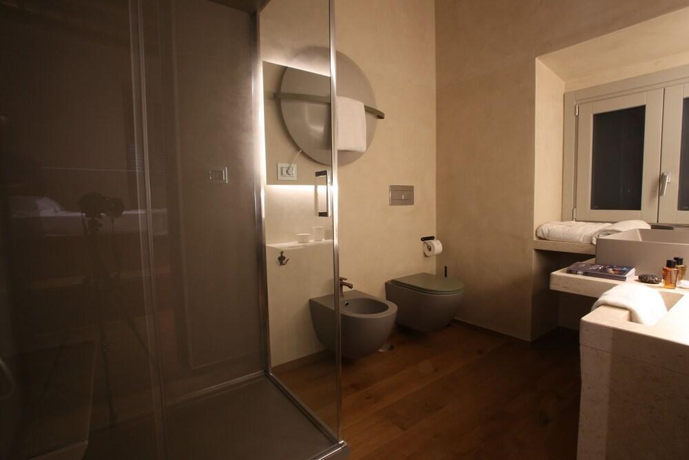 Edward Rooms & Wellness