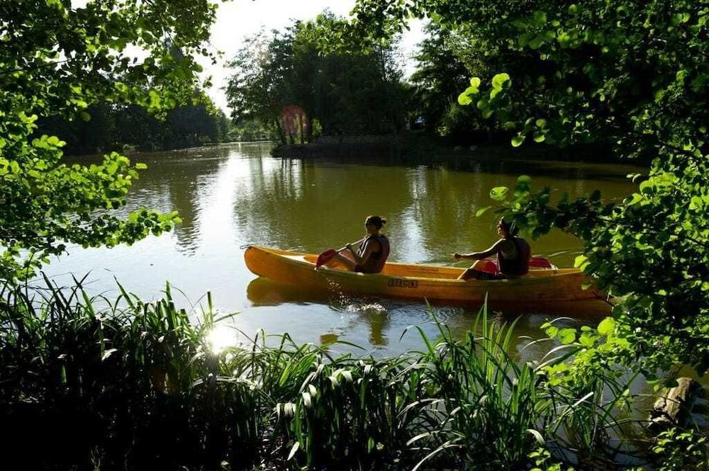 Les Lacs De Courtes