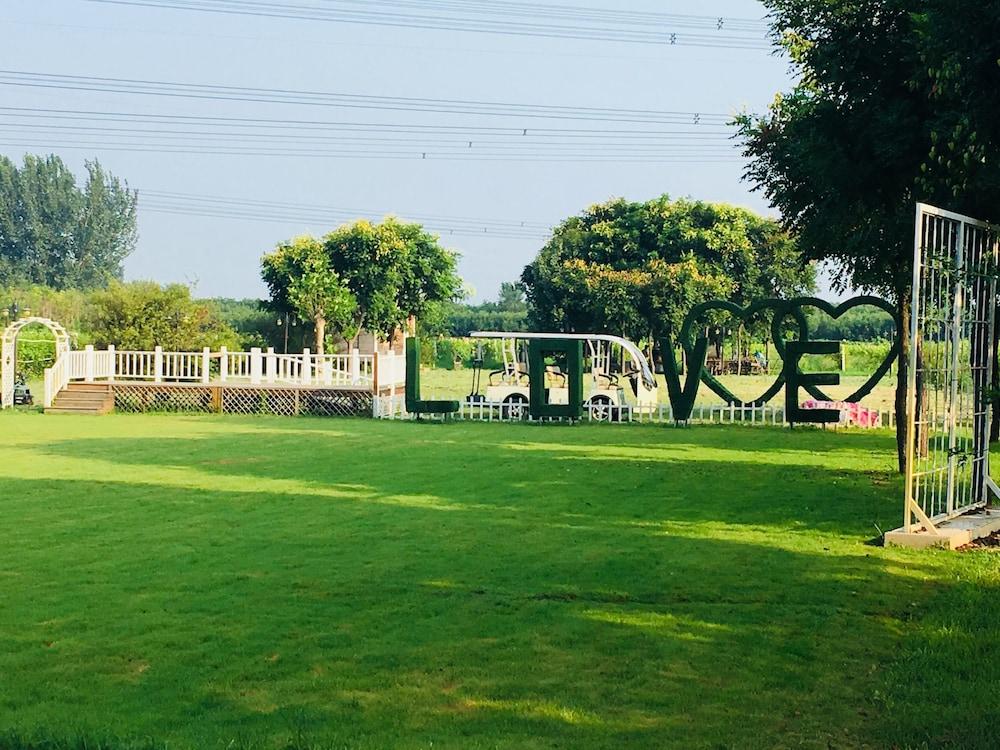 Chateau Monette Hotel & Resort