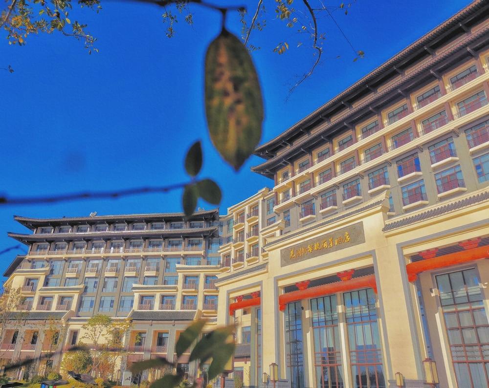 Wuhu Macrolink Legend Hotel