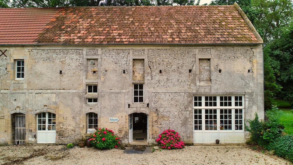 Manoir De Crépon
