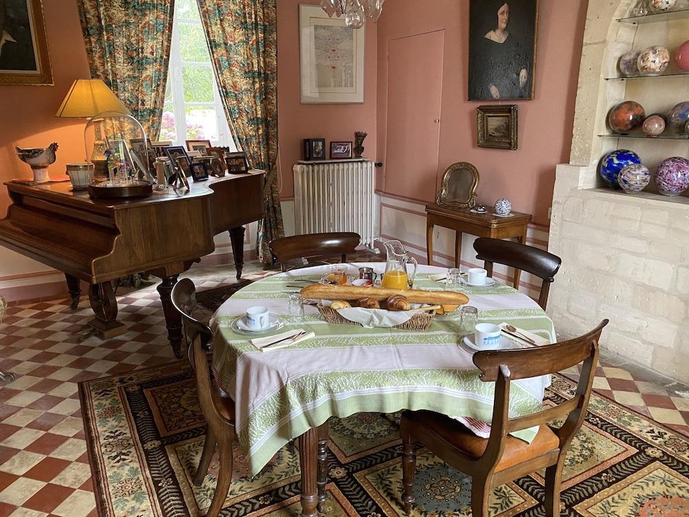 Manoir De Crépon