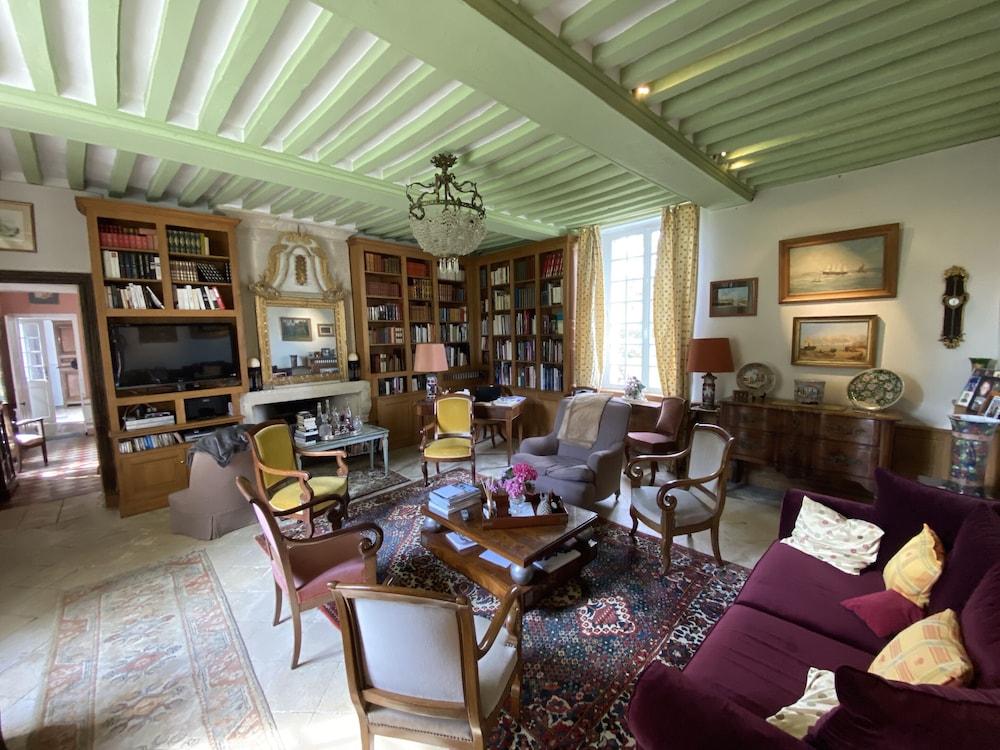Manoir De Crépon