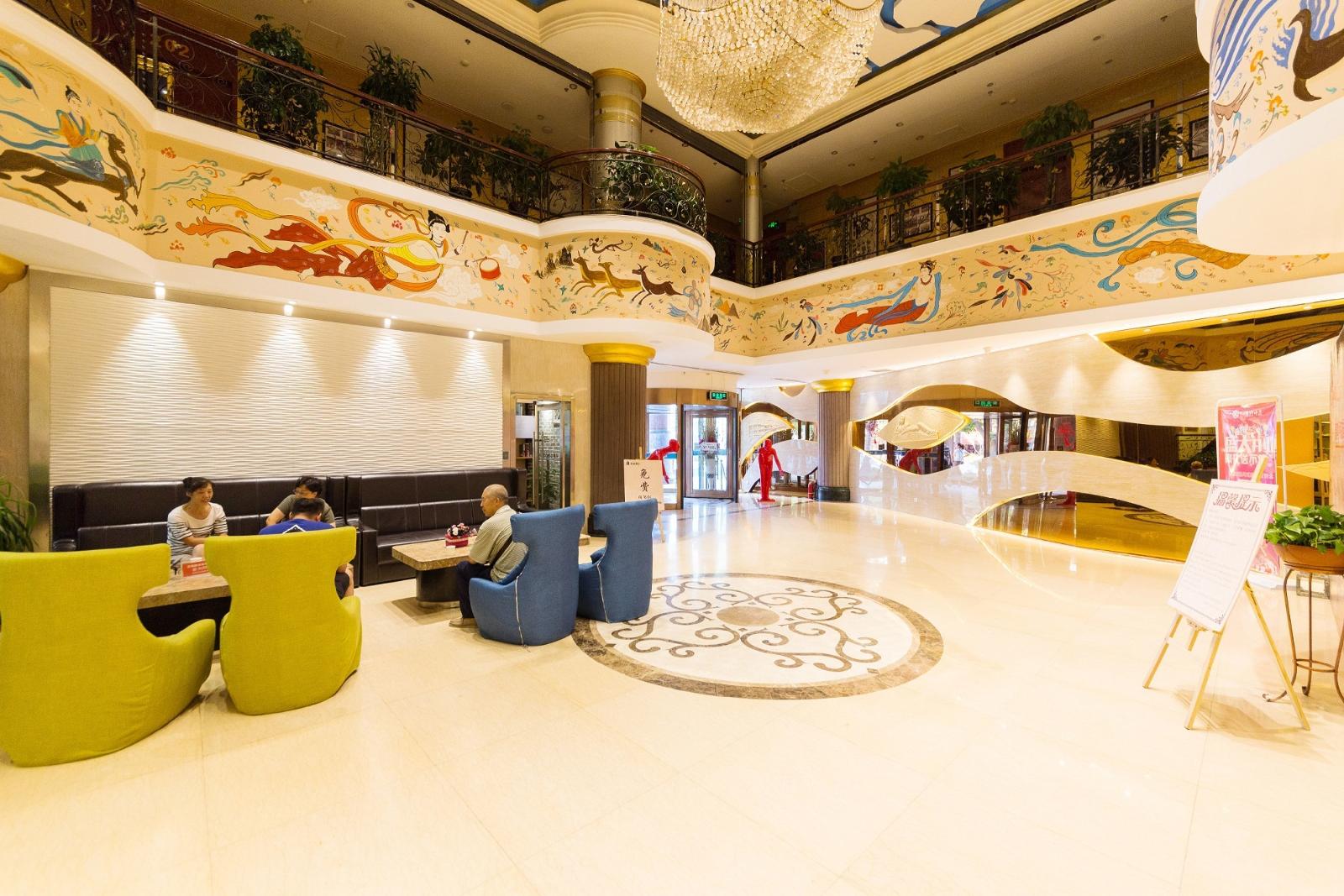 East Queen Hotel