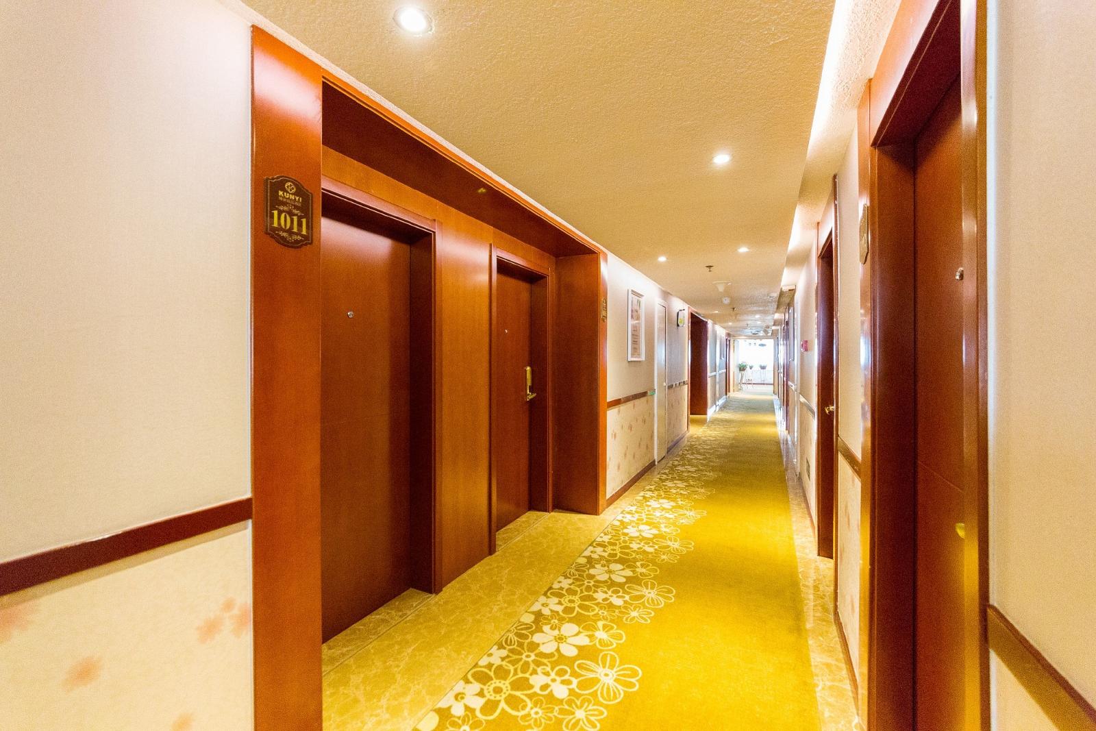 East Queen Hotel