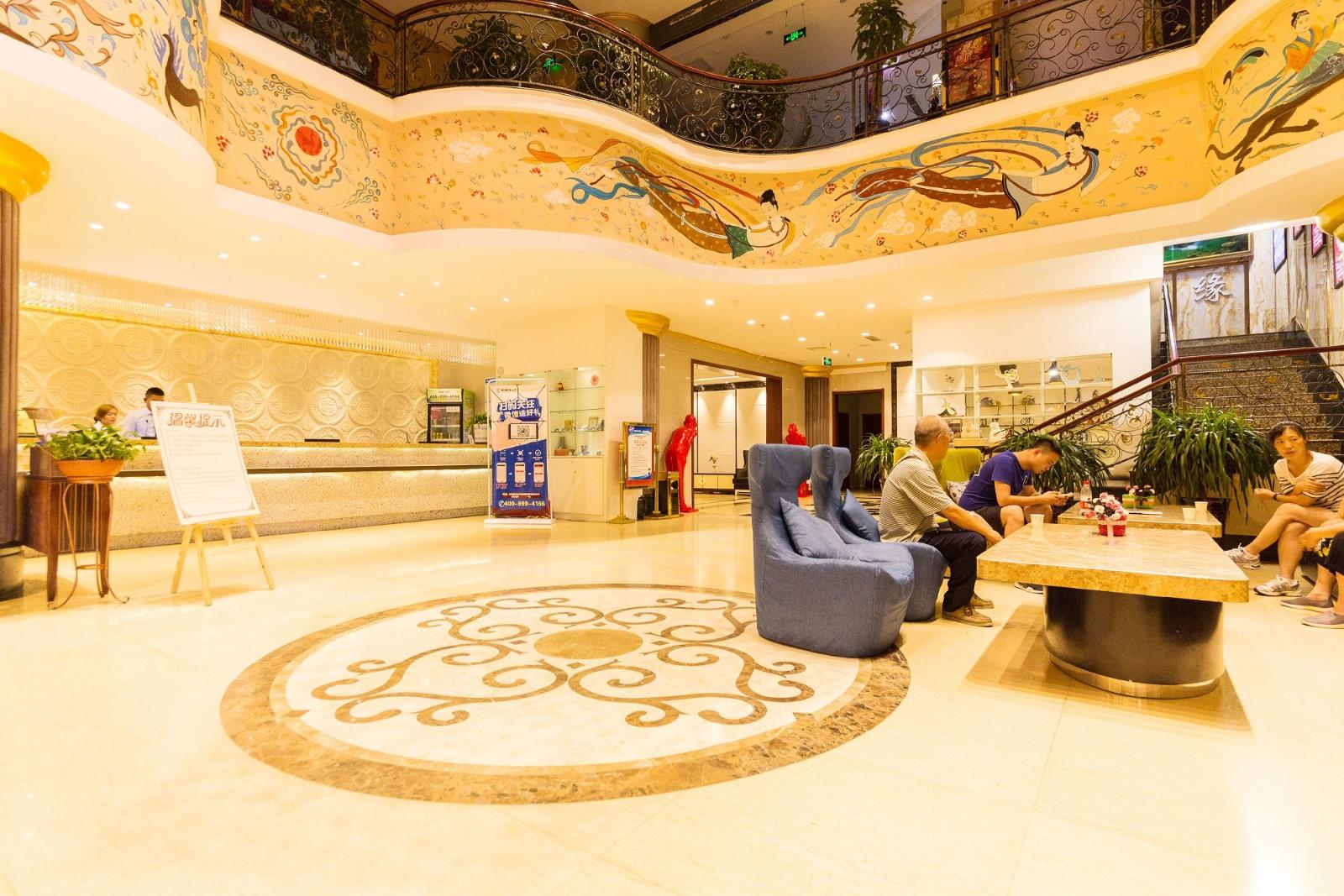East Queen Hotel