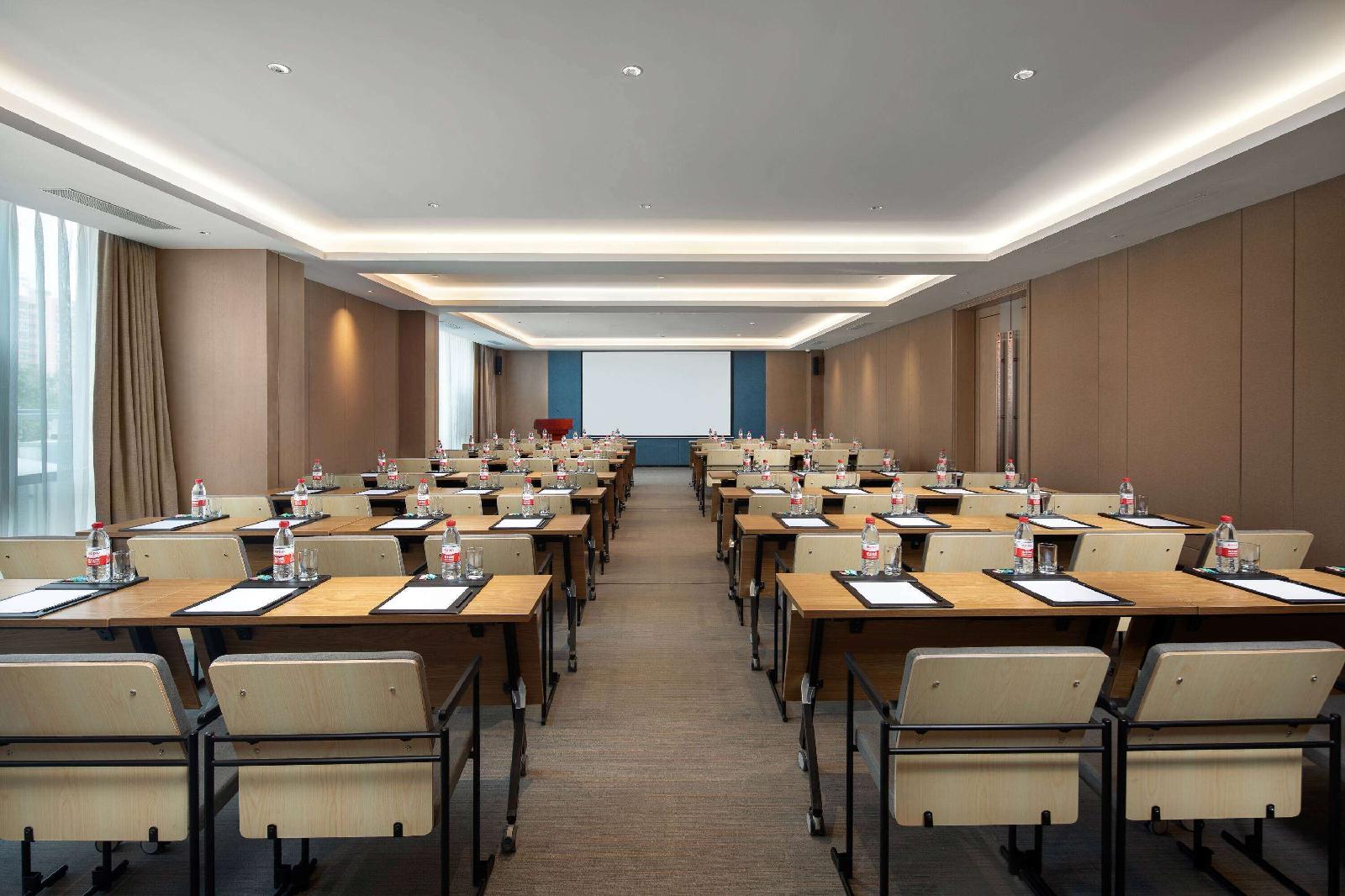 Ramada By Wyndham Luoyang Downtown