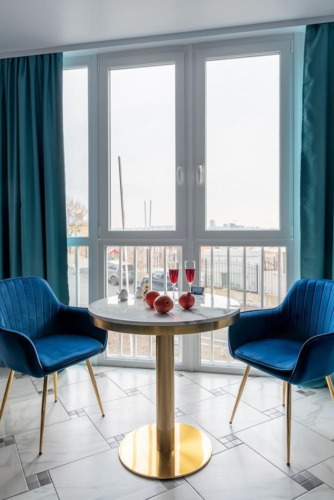 The V central apartments