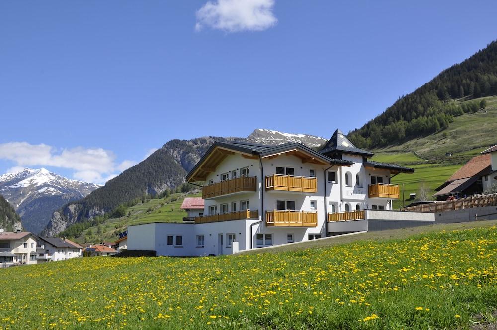 Palazi Apartments & Spa