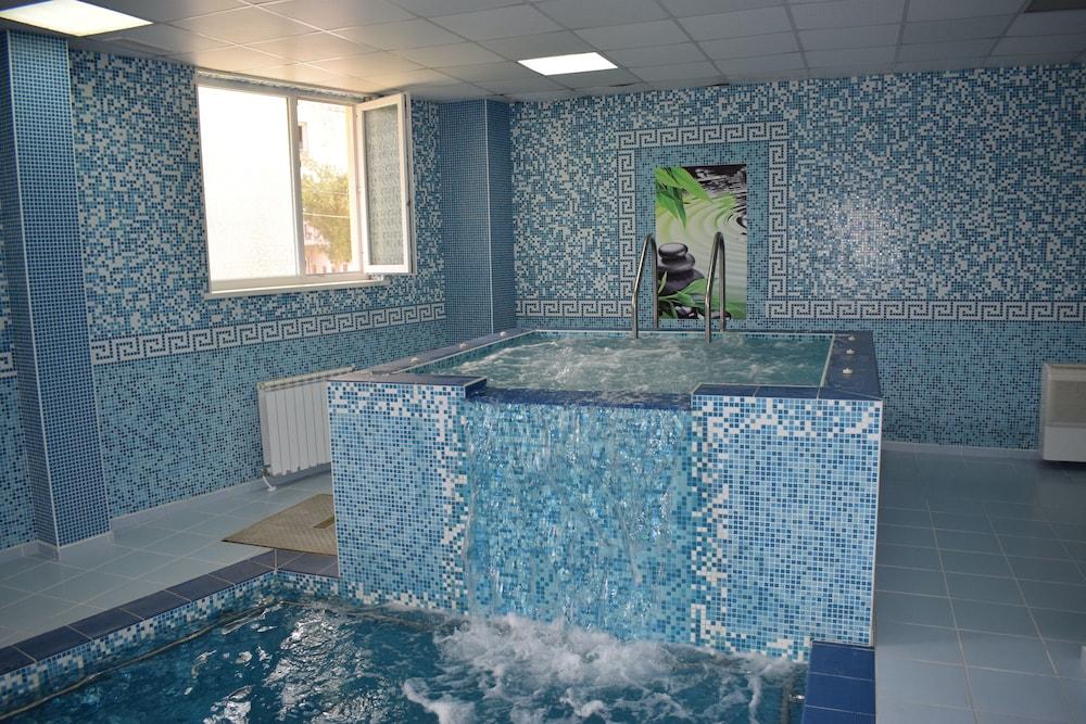 Druzhba Hotel