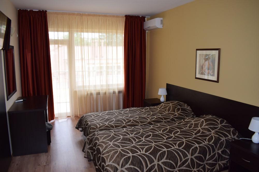 Druzhba Hotel
