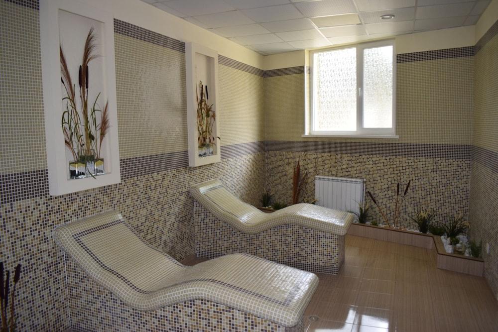 Druzhba Hotel