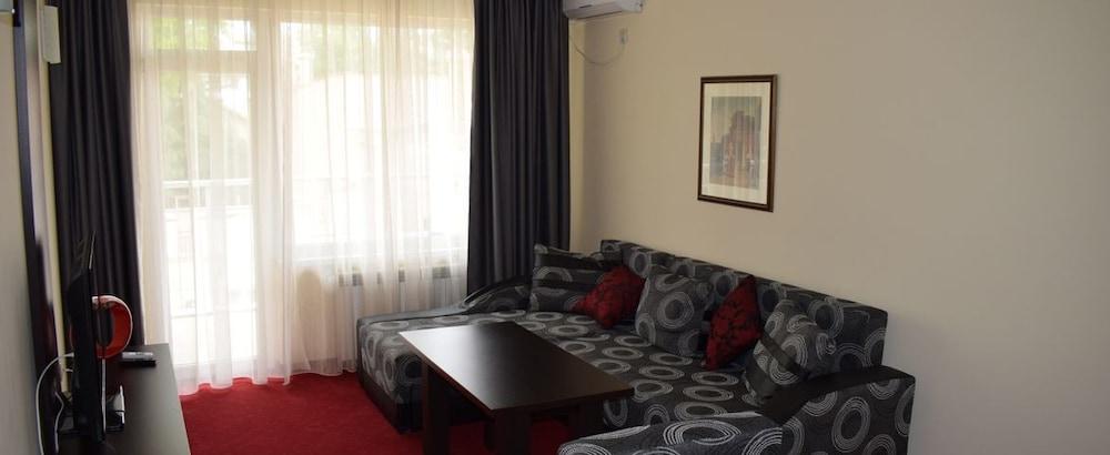 Druzhba Hotel