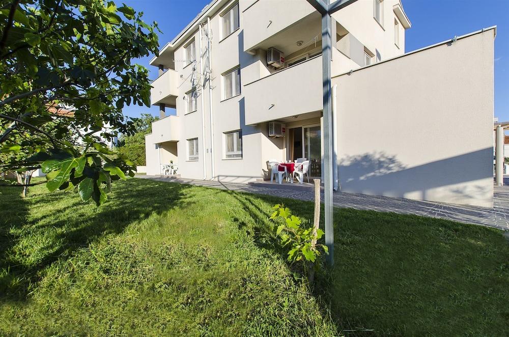 Apartments Glavan